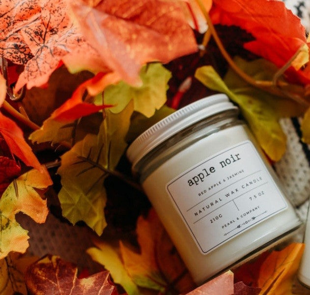 Pearl and Company Natural Candle, Apple Noir, Red Apple & Jasmi e